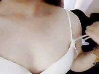 海角社區色女老鼠舔貓咪勾引哥哥亂倫 趁爸媽還沒下班，在沙發上無套強奸哥哥肏死這條小公狗