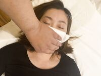 剛生過孩子不久的美少婦宿醉趁機帶到賓館偷操 因為是剖腹產小逼還挺緊的 隨便操 高清