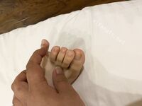 剛生過孩子不久的美少婦宿醉趁機帶到賓館偷操 因為是剖腹產小逼還挺緊的 隨便操 高清