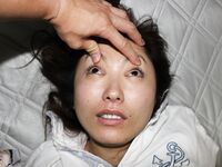 最新真實迷玩公司女同事 開口器 暴力翻 抽插各種玩弄 特寫無套抽插小穴 超清4K