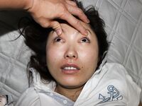 最新真實迷玩公司女同事 開口器 暴力翻 抽插各種玩弄 特寫無套抽插小穴 超清4K