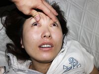 最新真實迷玩公司女同事 開口器 暴力翻 抽插各種玩弄 特寫無套抽插小穴 超清4K