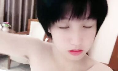 極品蘿莉音聲控露臉反差小嫩妹【比心陪玩小雪】私人高價定製紫薇裸身完成任務 (39)