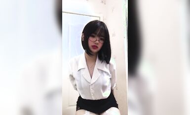 皮皮蝦網紅純欲女神【在下小羊】人前傲女，人後母狗，被金主包養定製私拍各種裸舞紫薇視頻207V (101)