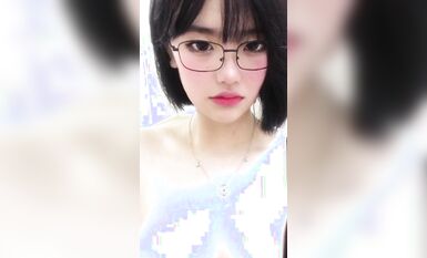 皮皮蝦網紅純欲女神【在下小羊】人前傲女，人後母狗，被金主包養定製私拍各種裸舞紫薇視頻207V (108)