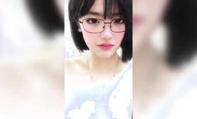 皮皮蝦網紅純欲女神【在下小羊】人前傲女，人後母狗，被金主包養定製私拍各種裸舞紫薇視頻207V (108)