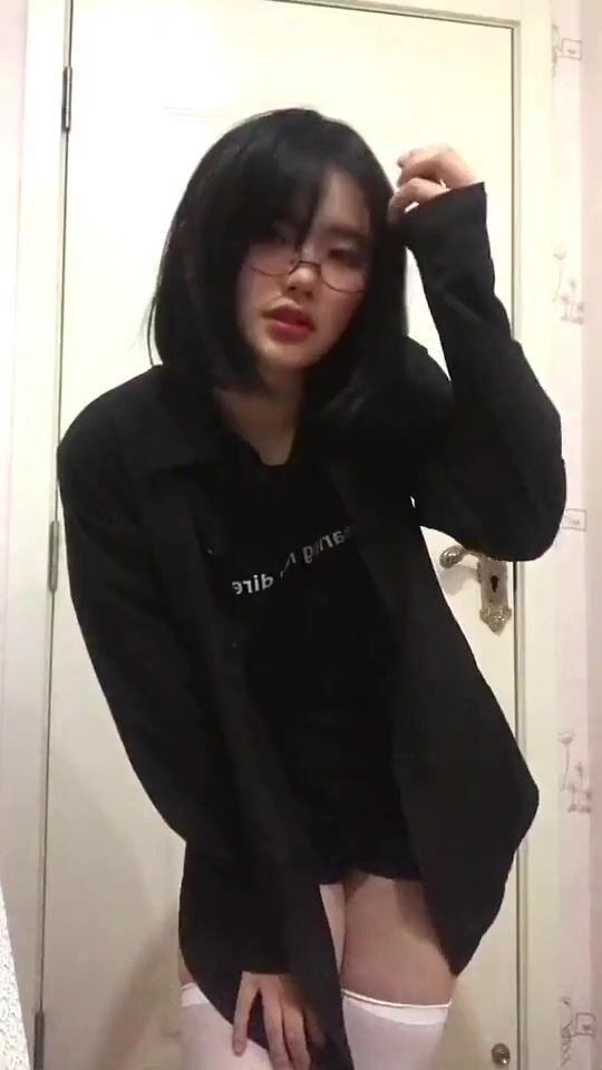 皮皮蝦網紅純欲女神【在下小羊】人前傲女，人後母狗，被金主包養定製私拍各種裸舞紫薇視頻207V (177)