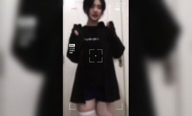 皮皮蝦網紅純欲女神【在下小羊】人前傲女，人後母狗，被金主包養定製私拍各種裸舞紫薇視頻207V (181)