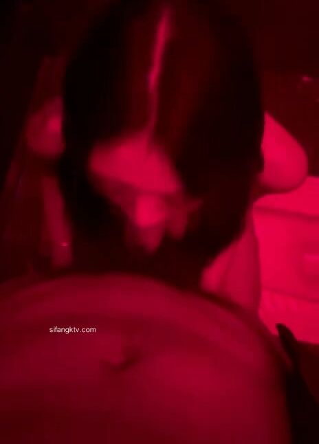 近日超多人搜尋的抖音上被稱為性感天花板的大網紅【趙一菲】私密流出完整全套 (2)