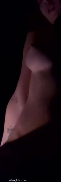 近日超多人搜尋的抖音上被稱為性感天花板的大網紅【趙一菲】私密流出完整全套 (4)