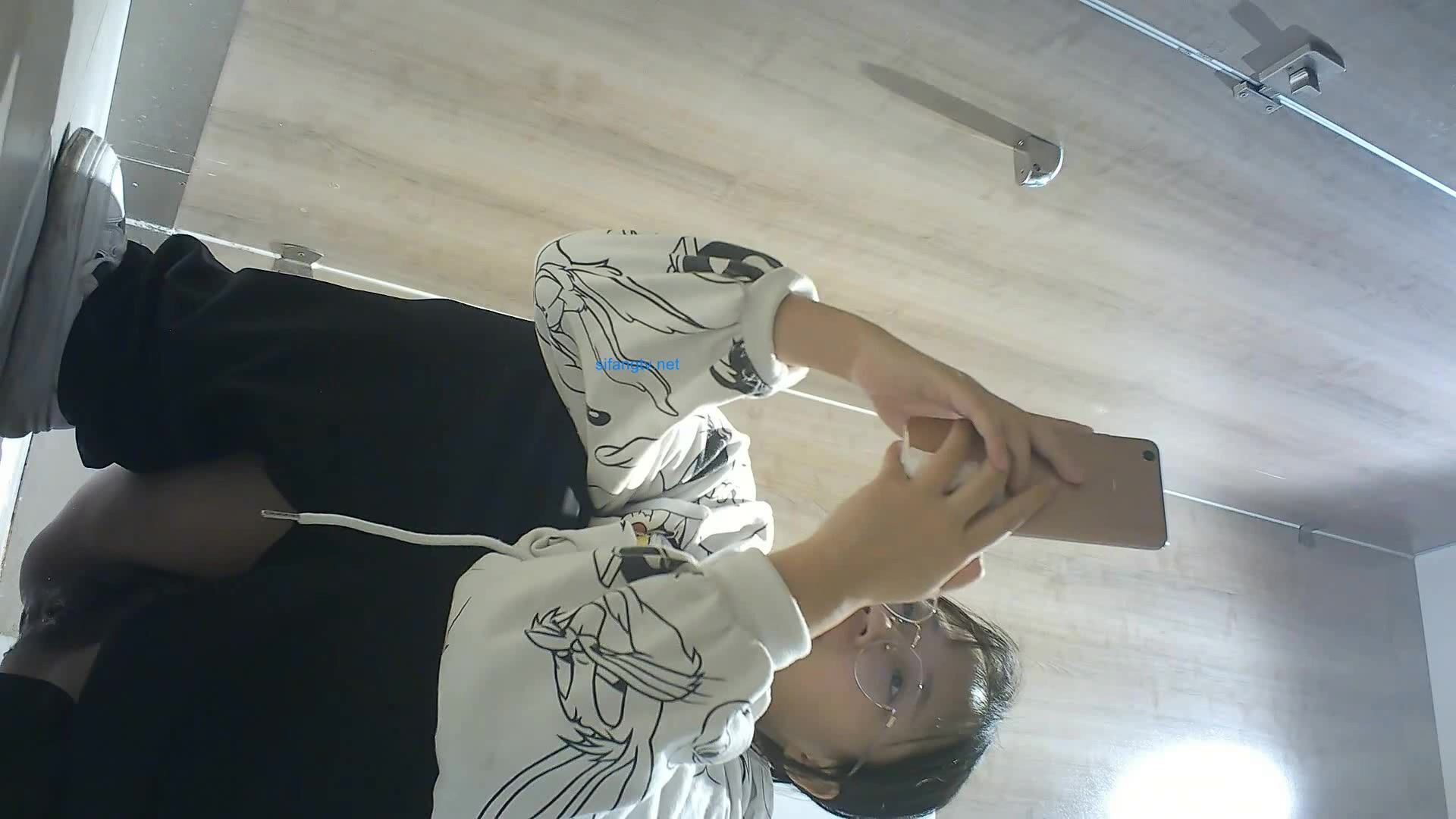 精選廁拍】奶茶店全景偷拍多位漂亮的妹紙們2 (17)