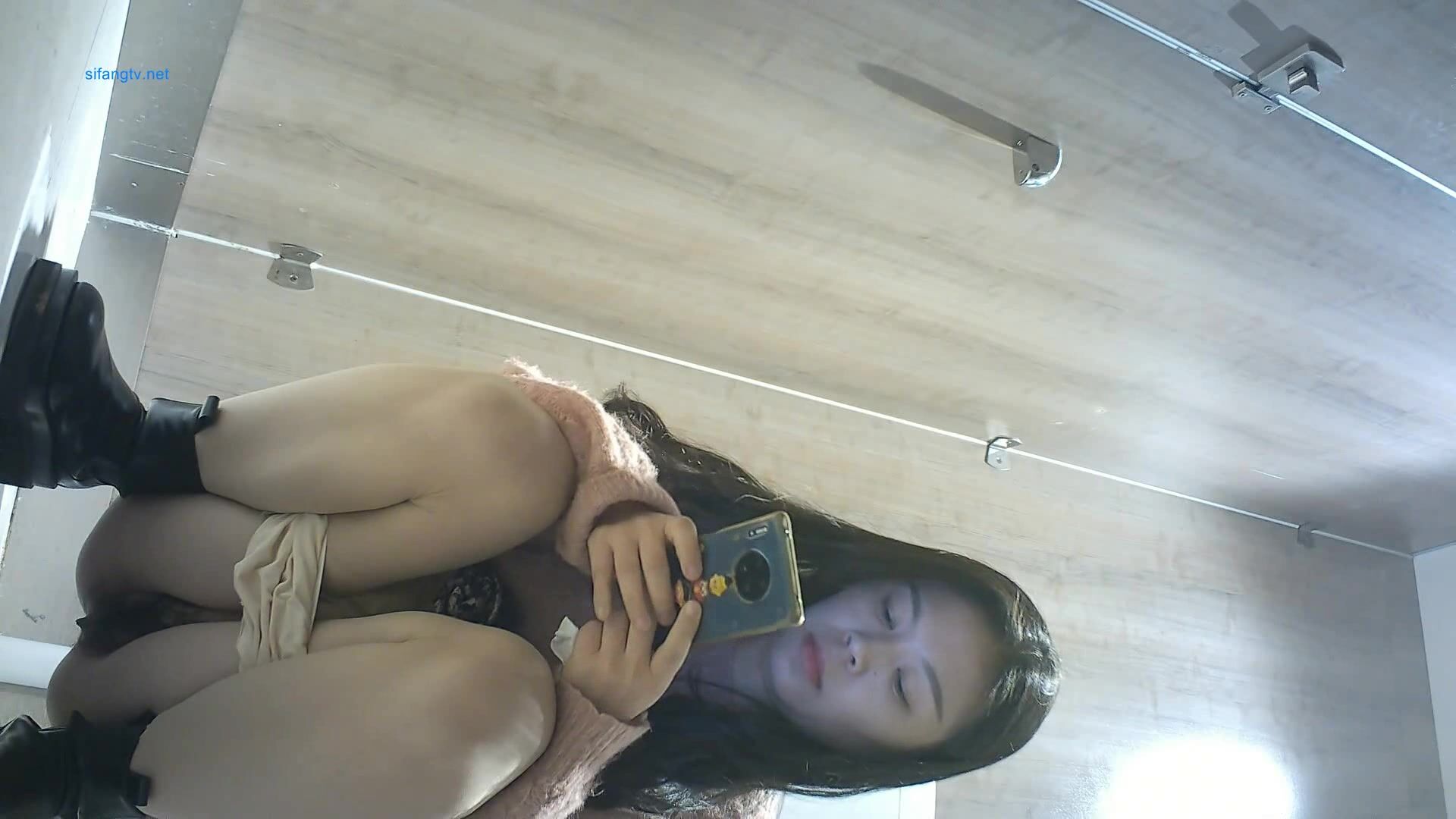 【精選廁拍】奶茶店全景偷拍多位漂亮的妹紙們2  (6)