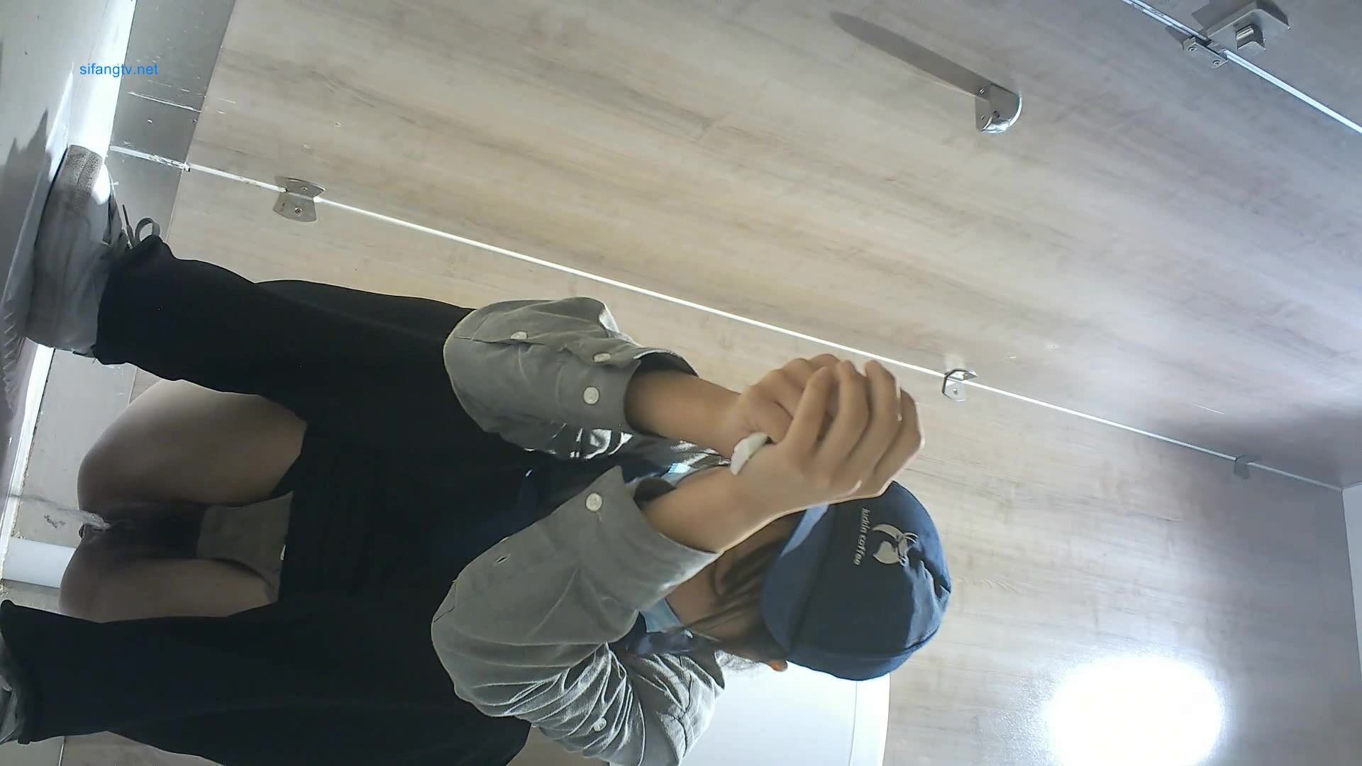 【精選廁拍】奶茶店全景偷拍多位漂亮的妹紙們2  (8)