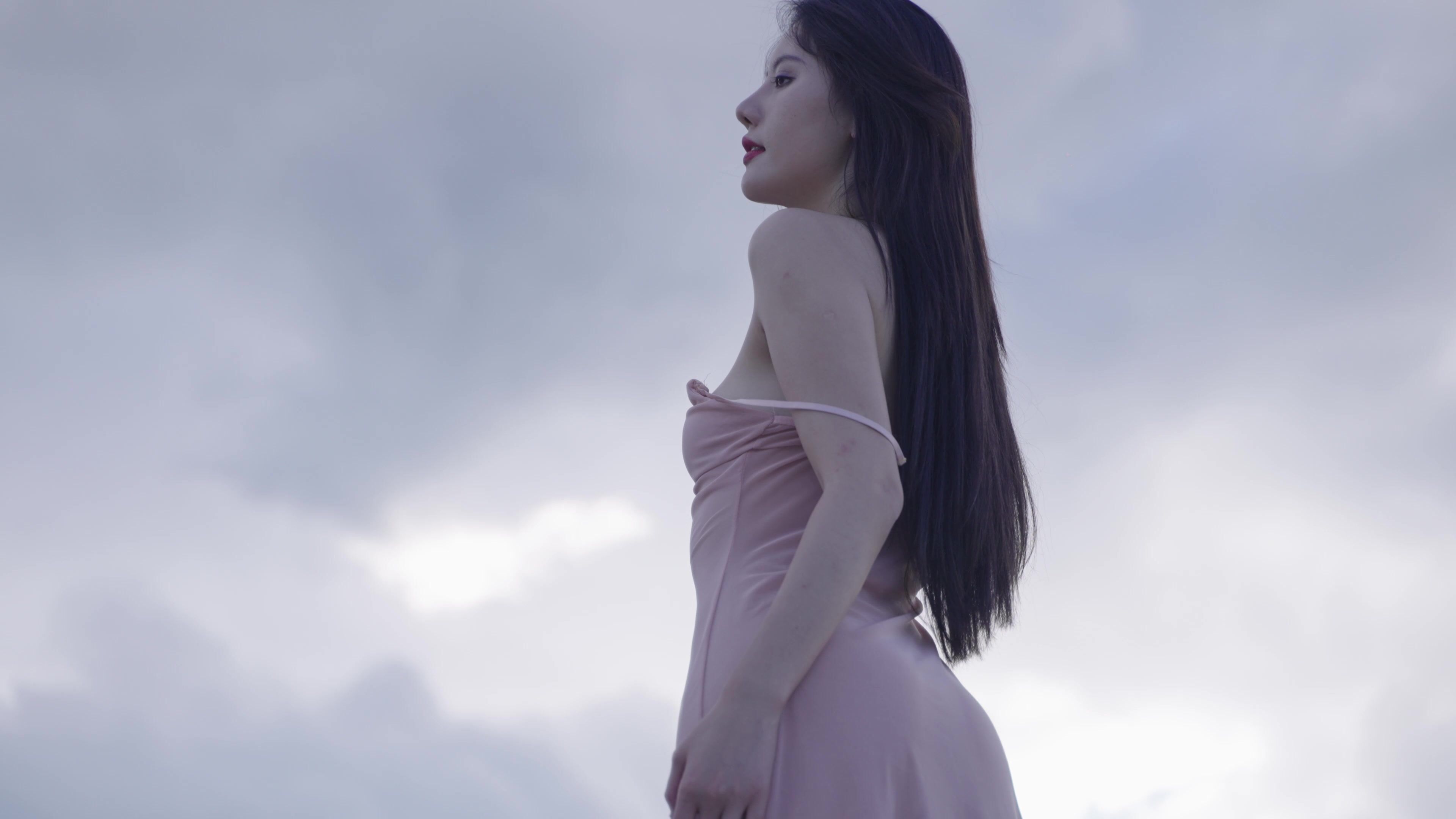 最新流出超人氣王動御用嫩模 ▌阿朱▌天台屋頂露出攝影 性感酥乳窈窕身材 4K原版超細膩105P1V