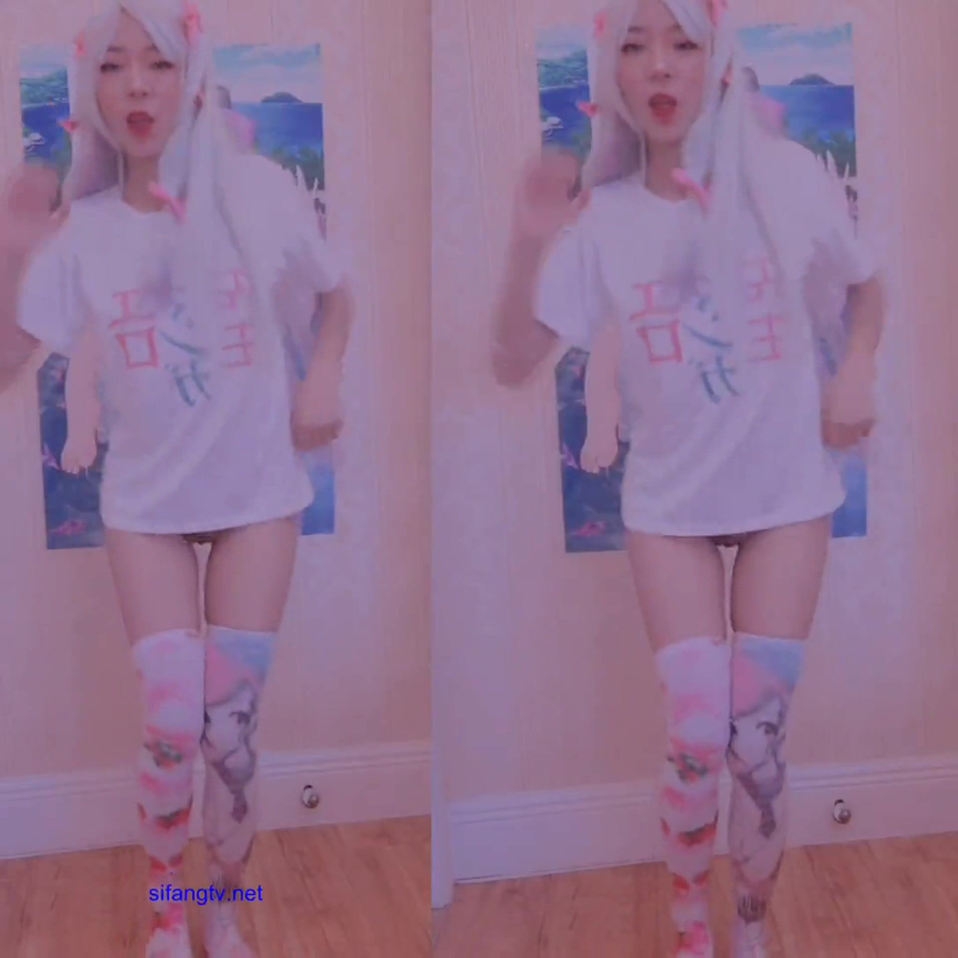 推特上著名抖音風福利姬可愛多是冰棍阿-露臉二次元裝扮宅舞