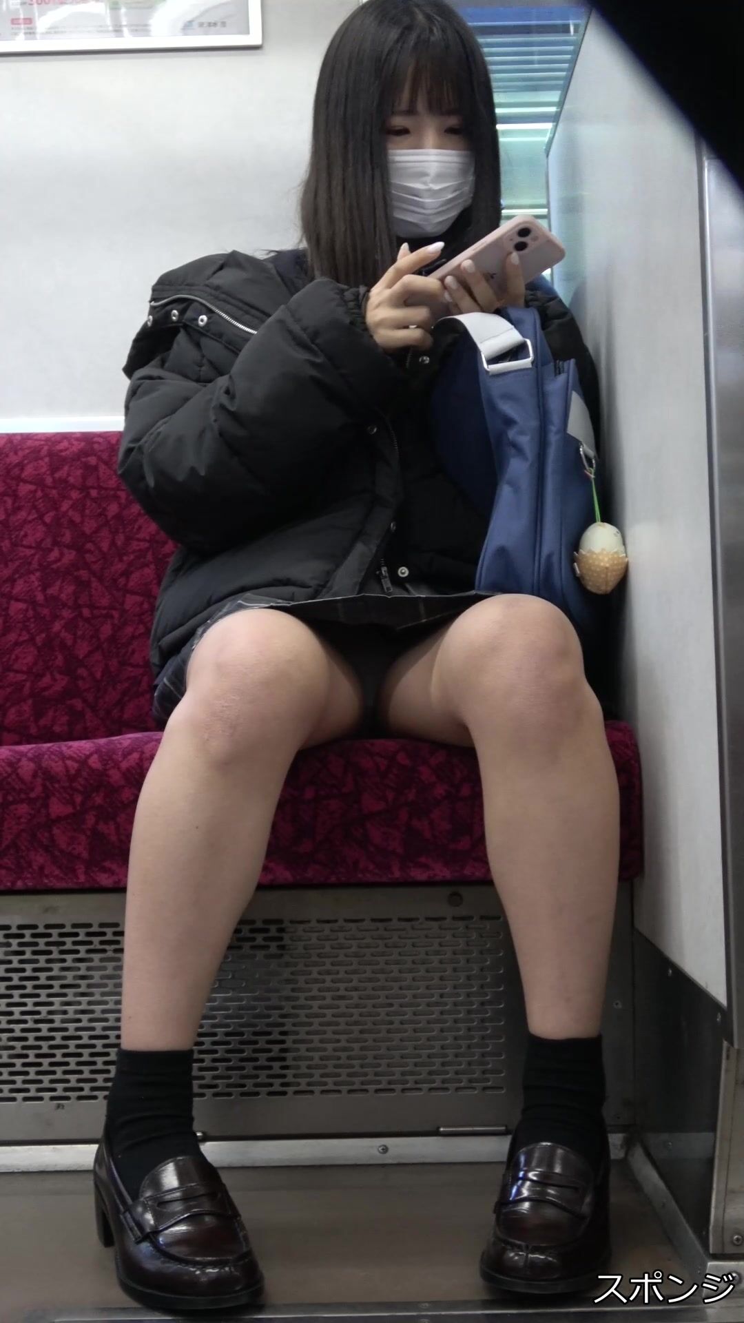 精品推薦 島國網站『Pcolle』賣家高價售賣盜撮女大學生少婦電車當眾露出裙底性感街拍-スポンジ (2)