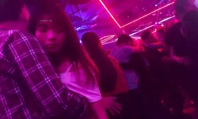 舞廳的濃情蜜意好浪漫，嫵媚的美女都是惹人愛，這簡直就是休閑娛樂好地方