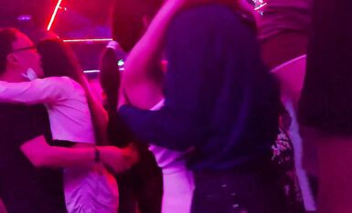 重慶大眾舞廳底層勞動者的興趣，吸引力從不減退，人氣一直都火爆，男男女女都喜歡去舞一曲