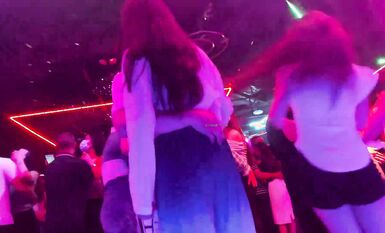 門票15元舞廳，愛情就從舞廳開始，下午實拍重慶舞廳人擠人，燈光昏暗？摟摟抱抱好浪漫