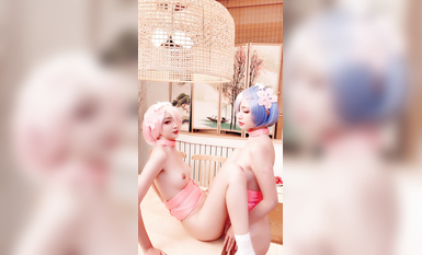 高端ACG業界女神爆機少女▌喵小吉&金魚▌雙模巨獻《從零開始的女體盛宴》超色情舔乳磨穴