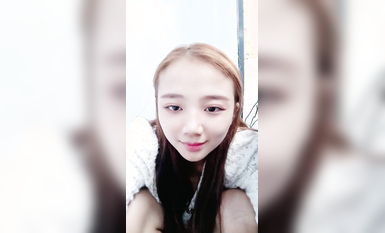 理發店前台小姐姐！桌子下偷偷自慰！憋不住跑到廁所尿尿，倉庫掏出屌深喉，騎乘位爆操騷逼