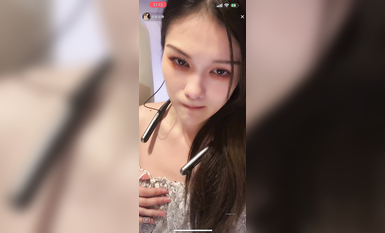 最新《瘋狂抖音》外篇之《抖音擦邊8》各種閃現走光刷邊 走私會議房給男友口愛 這期超精彩2.美女擦邊 (3)