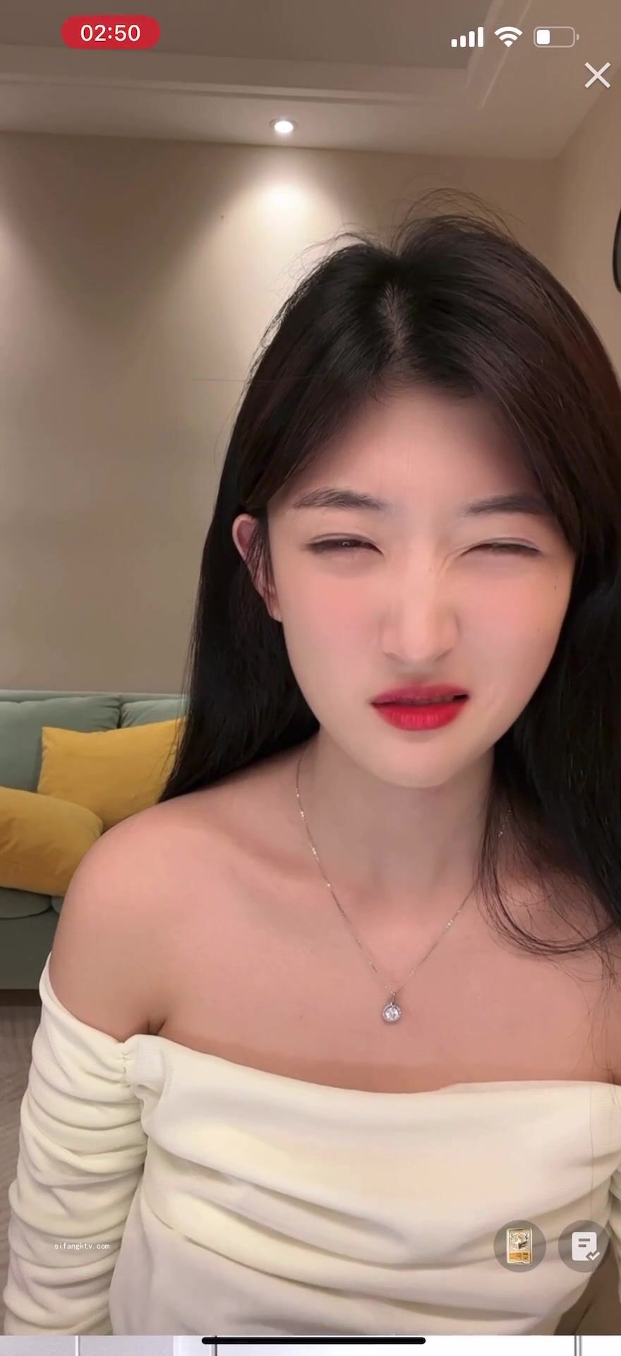 最新《瘋狂抖音》外篇之《抖音擦邊8》各種閃現走光刷邊 走私會議房給男友口愛 這期超精彩1-美女露點 (6)