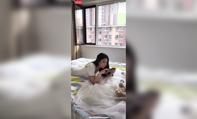 最新《瘋狂抖音》外篇之《抖音擦邊8》各種閃現走光刷邊 走私會議房給男友口愛 這期超精彩2.美女擦邊 (6)