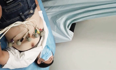 國內某體檢中心心電圖檢查偷拍 各種美乳大學生少婦美乳映入眼簾，處女的奶子圓潤堅挺好好看 (3)