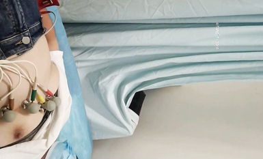 國內某體檢中心心電圖檢查偷拍 各種美乳大學生少婦美乳映入眼簾，處女的奶子圓潤堅挺好好看 (3)