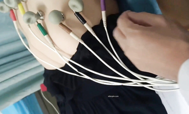 國內某體檢中心心電圖檢查偷拍 各種美乳大學生少婦美乳映入眼簾，處女的奶子圓潤堅挺好好看 (1)