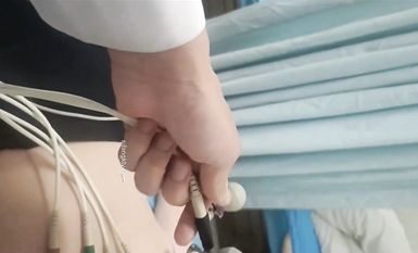 國內某體檢中心心電圖檢查偷拍 各種美乳大學生少婦美乳映入眼簾，處女的奶子圓潤堅挺好好看 (6)