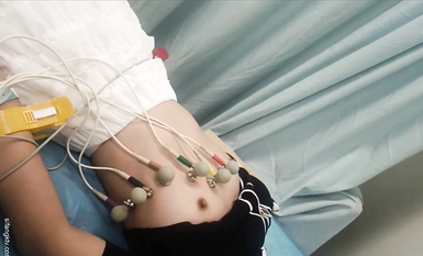 國內某體檢中心心電圖檢查偷拍 各種美乳大學生少婦美乳映入眼簾，處女的奶子圓潤堅挺好好看 (50)