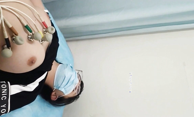 國內某體檢中心心電圖檢查偷拍 各種美乳大學生少婦美乳映入眼簾，處女的奶子圓潤堅挺好好看 (21)