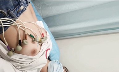 國內某體檢中心心電圖檢查偷拍 各種美乳大學生少婦美乳映入眼簾，處女的奶子圓潤堅挺好好看 (20)
