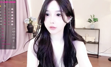 氣質大眼鏡空靈女神，說話聲音超嗲嗲的大白屁股，白虎跳蛋珍珠內褲剛剛擋住陰縫