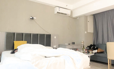 【反差同學探花】，神似鄭爽的學生妹，清純漂亮，小伙提前准備大黑牛，粉紅逼逼 (3)