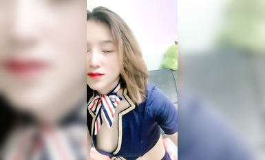 情趣制服美御姐！約操榜一大哥！撩起短裙丁字褲，吸吮深喉大屌，張開雙腿抽插浪叫不斷