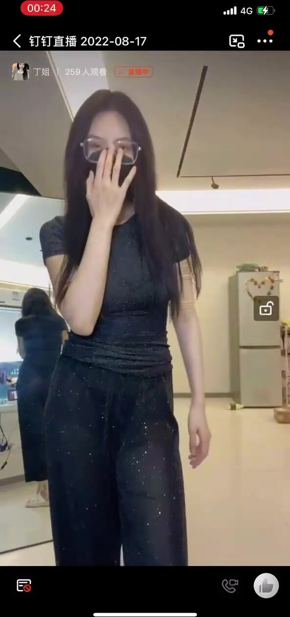 丁姐 草莓小甜心私人会议视频 抖音闪现走光