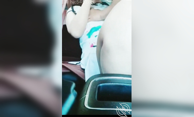 【最新封神❤️父女亂倫】海角社區女主視角亂倫新作-我的小計謀得逞 跟老爸來個車震 結果老媽電話打來……