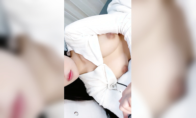 高顏值美胸模特，鏡頭前陪狼友發騷，性感誘惑揉捏騷奶子，線下可約跟狼友分享性愛視頻，活好不粘人不要錯過