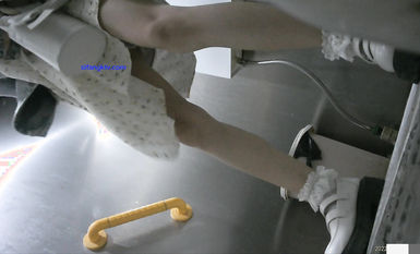 十月最新流出廁拍大神潛入 師范大學附近公共廁所正面全景偷拍青春靚麗學妹第十期-碎花牛仔外套