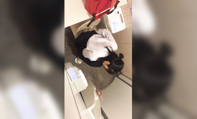 【偷拍精品】大神潜入学校女厕偷拍多位漂亮学妹的小嫩鲍 (3)