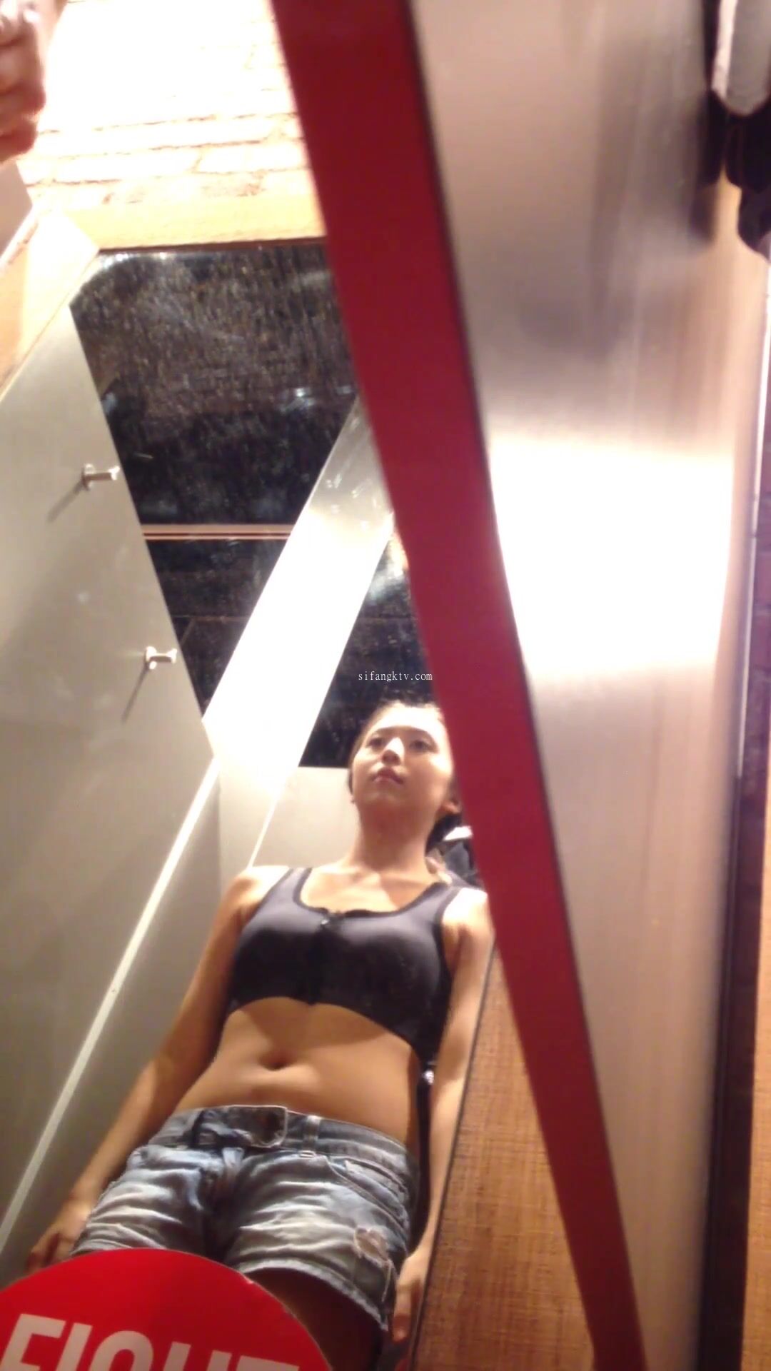 国内商场试衣间偷拍胖瘦都有 好多漂亮嫩妹小姐姐 翘挺美乳 偷操一炮太爽了 高清1080P原版 (1)