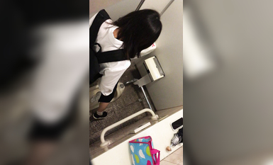 【偷拍精品】大神潜入学校女厕偷拍多位漂亮学妹的小嫩鲍 (1)