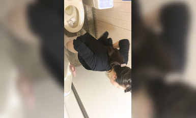 【偷拍精品】大神潜入学校女厕偷拍多位漂亮学妹的小嫩鲍 (7)