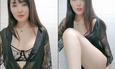 气质极品美御姐！性感睡衣浴室诱惑！扭腰包臀洗澡湿身，掰开骚逼特写，揉捏白嫩大奶子