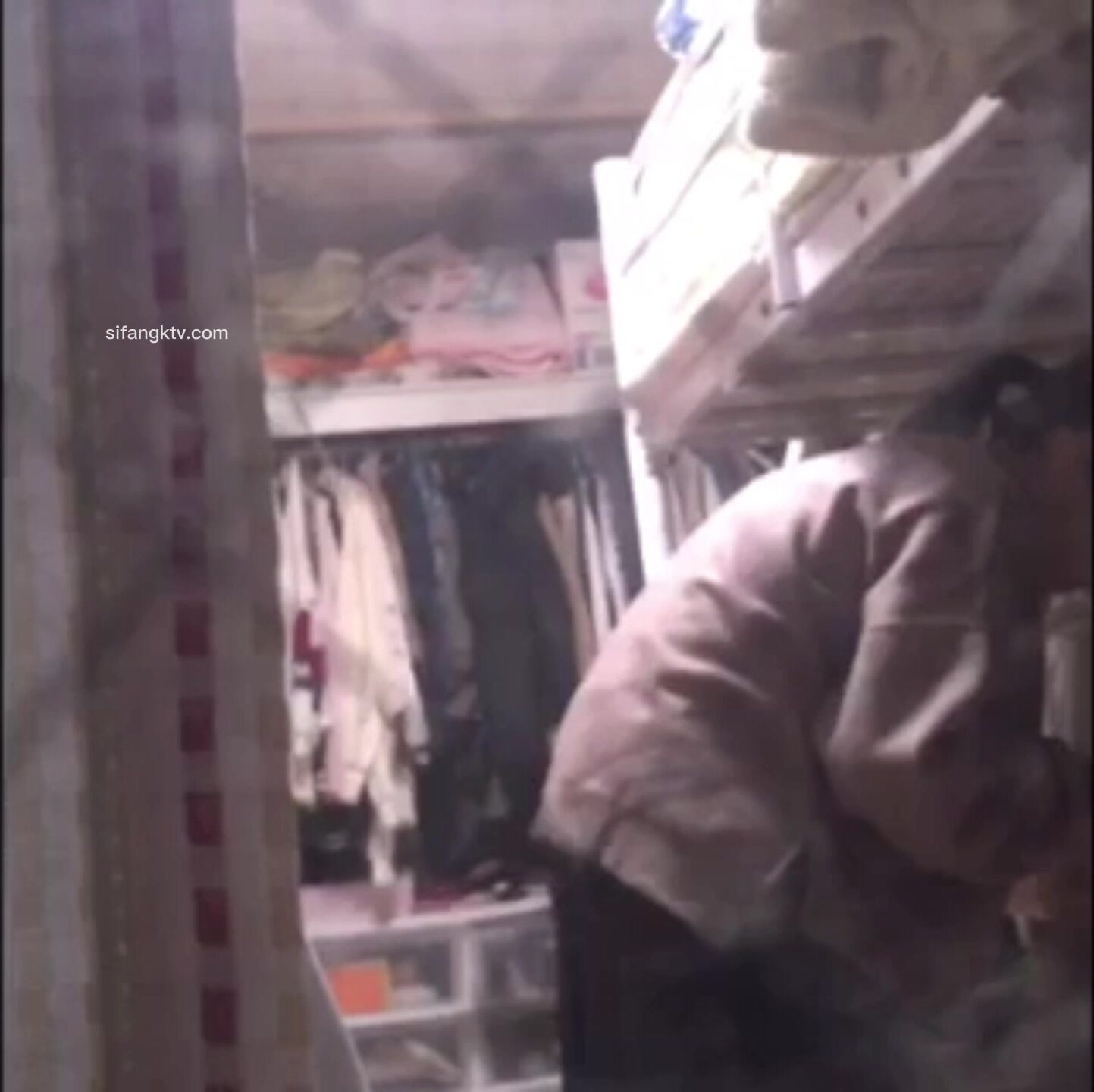 私房流出 精品推薦 五月新流出長期偷拍女生宿舍各種嫩妹 (7)