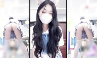 軟萌甜美少女 情色主播【小貓咪】，乖乖小可愛主打的就是一個反差，校園女神清純的外表，私下裡反差淫盪