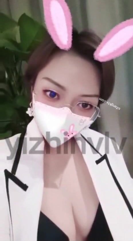 推特24萬粉騷貨『大婊姐』私密群淫語群P私拍 網紅美乳各種劇情啪啪 真人實戰 高清 (19)